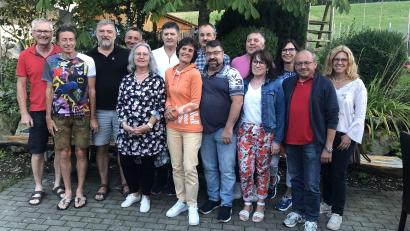 Bild: Angelika Weigl, SVA/exb
Die Geehrten der Skivereinigung (von links): Bernhard Demel, Anton Graml, Andreas Leitl, Peter Dirmeier, Marita Ruschmeier, Helmut Grundler, Sabine Lehmann, Norbert Pirner, Anton Lehmann, Max Gebhardt, Elfriede Eckl, Beatrix Schwab, Klaus Richter und Vorsitzende Eveline Süß.