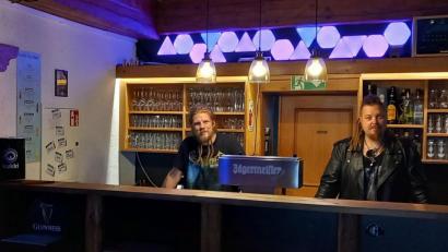 Bild: wpt
Christoph Preuß (links) und Fabian Griese stehen seit August hinter dem Tresen im Void-Pub in der Oberen Nabburger Straße.