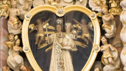 Bild: no
Das Gnadenbild am rechten Seitenaltar in der Kirche Mariä Namen bildet den Ursprung der Wallfahrt nach Trautmannshofen.