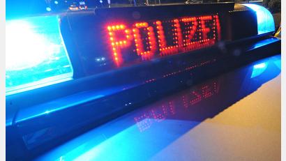 Symbolbild: Patrick Seeger/dpa
Die Polizei ermittelt nach einem Parkrempler.