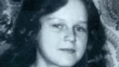 Bild: Polizeipräsidium Oberpfalz/privat
Spielende Kinder fanden die Leiche der damals 15-jährigen Christa Mirthes in einem Brunnenschacht in Schwandorf.