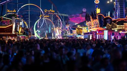 Bild: Sven Hoppe/dpa
Die 188. Wiesn findet dieses Jahr vom 16.09.- 03.10.2023 statt.