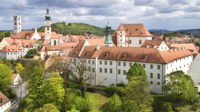 Bild: Thilo Hierstetter
Der Annaberg, die Christuskirche und die Pfarrkirche St. Marien, aber auch das Sulzbacher Schloss als Residenz von Herzog Christian-August haben viele religionsgeschichtliche Berührungspunkte - das vom weitsichtigen Wittelsbacher Pfalzgrafen eingeführte Simultaneum ist ein Leuchtturm für die ehemalige Pfalz-Sulzbach.
