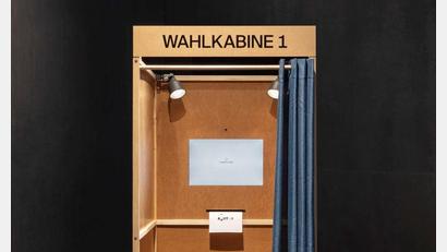 Bild: Peterhänsel/exb
Wer diese Wahlkabine betritt, weiß hinterher, wo er bei der nächsten Wahl sein Kreuz machen wird.
