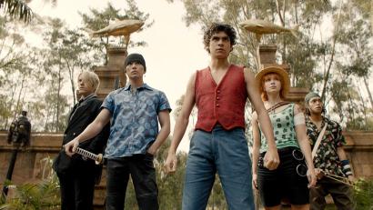 Bild: Cr. Courtesy/Netflix/dpa
Taz Skylar als Sanji (l-r), Mackenyu Arata als Roronoa Zoro, Iñaki Godoy als Monkey D. Luffy, Emily Rudd als Nami und Jacob Romero Gibson als Usopp im ersten Teil der Netflix-Serie „One Piece“.