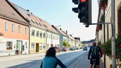 Bild: e
Für Radfahrer nicht unproblematisch ist die Ortsdurchfahrt Schnaittenbach, weil es innerorts ab der Apotheke keinen Radweg gibt.