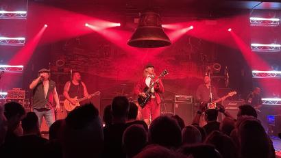 Bild: Enya Karwath/exb
"AC/DX." bei ihrem Jubiläumskonzert in Weiden.