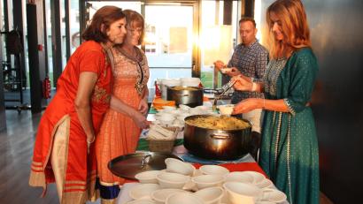 Bild: pi
Zur Stärkung gibt es beim "Indischen Abend" Gemüse-Biryani-Reis mit Curry Sauce und Pakoras.