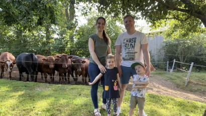 Bild: Ingrid Eckstein
Autorin Yvette Eckstein verbringt mit ihrem Mann Stefan und ihren beiden Kindern Clea-Viktoria und Nicolas-Bela viel Zeit im Stiftland.
