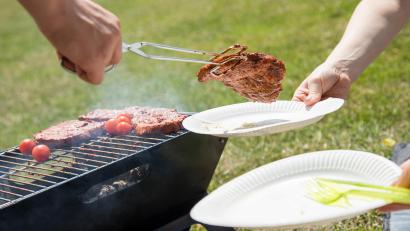 Symbolbild: Christin Klose/Dpa
Ist ein Steak krebserregend? Auf diese und viele andere Fragen gibt jetzt der "Ernährungsradar" Antwort.