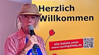 Bild: Gerhard Krones
Klaus Karl-Kraus bei seinem Auftritt in der Kulturscheune Elbart.