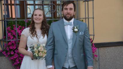Bild: dob
Jacqueline Marx und Christian Gallitzdörfer haben sich im Vohenstraußer Rathaus getraut und beginnen nun den gemeinsamen Lebensweg.