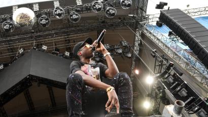 Bild: Felix Kästle/dpa
Der Rapper MHD heißt mit bürgerlichem Namen Mohamed Sylla und gilt als Pionier des Afro-Trap.