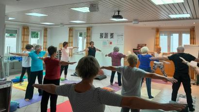 Bild: Monika Grötsch/exb
Im BRK-Heim Waldsassen wird über „Leben plus“ erneut ein Yoga-Kurs für Senioren angeboten. Die zweite Reihe in diesem Jahr war rasch ausgebucht.