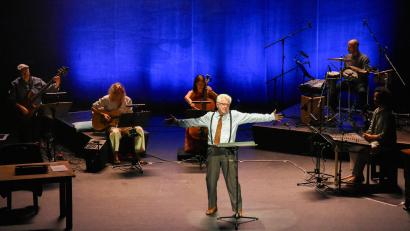 Bild: Stephan Huber
Miroslav Nemec und das Orchistra Laskarina sind Alexis Sorbas. Zumindest für einen Abend im Amberger Stadttheater.