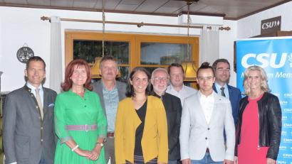 Bild: hme
Freuen sich gemeinsam über die Ehrung langjähriger CSU-Mitglieder: (von links) Albert Rupprecht, Andrea Gollwitzer, Andreas Reindl, Tanja Renner, Dieter Schwab, Hans Kick, Benedikt Grimm, Stephan Oetzinger und Andrea Lang.