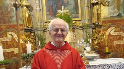 Bild: mas
Stadtpfarrer Josef Häring feiert am Donnerstag, 28. September, 70. Geburtstag. Der Seelsorger zelebriert regelmäßig an allen drei Standorten der Pfarreiengemeinschaft, wie hier in St. Salvator Störnstein.