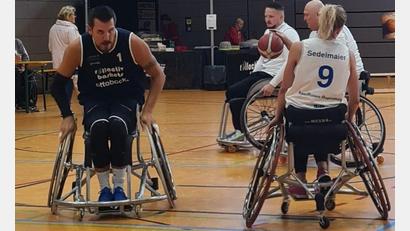 Bild: exb
Spannenden Rollstuhl-Basketballsport gab es in der Weidener Realschulsporthalle zu sehen.
