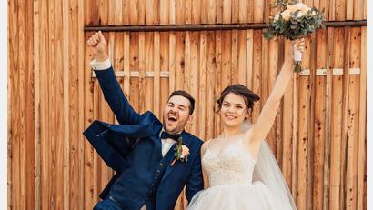 Bild: Tobias Stoffels/Neon Photography
Sie haben es getan: Sebastian und Pia Gorka sind nun verheiratet.