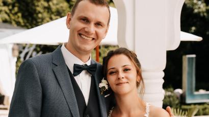 Bild: TMV Photoworks/exb
Freudestrahlend nehmen Tabea und Christian Trisl die Glückwünsche entgegen.