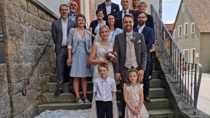 Bild: gz
Sandra Gräbner und Daniel Ring freuen sich über die Glückwünsche ihrer Familien.