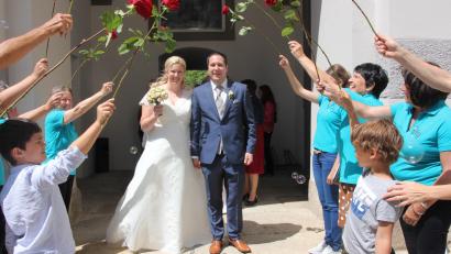 Bild: kro
Auf Katja und Stefan Peterhans wartete ein langes Ehrenspalier.