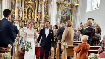 Bild: kki
In der Kirche Mariä Heimsuchung gaben sich Franziska und Christoph Gradl das Jawort.