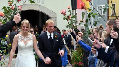 Bild: bgm
Vom Prinzenpaar zum Brautpaar: Catharina Lindner und Andreas Müller finden in der fünften Jahreszeit zueinander und sind bald auch außerhalb des Faschings ein Paar.