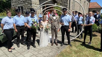 Bild: Josef Glas
Die Feuerwehr Kleinschwand gratuliert Katharina Zanner und Sebastian Meier zur Hochzeit.