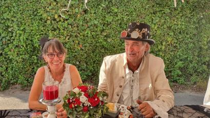 Bild: Stephanie Hottner/exb
Das frisch vermählte Brautpaar Marion Rödl und Uwe Buchwald; beide sind eingefleischte Dauercamper auf dem Areal in Schnaittenbach.