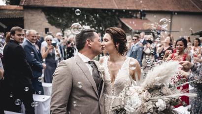 Bild: Patrick Artmann/exb
Bastian Uhlig und Katharina Kloiber feierten ihre Hochzeit auf Schloss Guteneck.