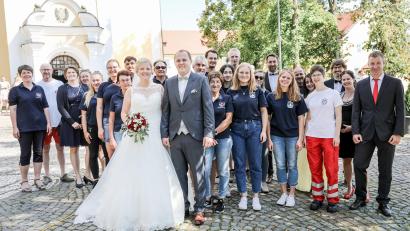 Bild: Stefan Vetter/exb 
Die Wasserwacht gratulierte zur Hochzeit