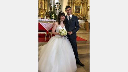Bild: bgm
Daniela und Bastian Graf sind heuer das erste Brautpaar, das sich trotz Coronakrise im Kloster St. Felix das Ja-Wort gab.