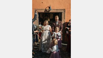 Bild: Dominik Garban/exb
Katharina und Julius Andörfer erwartete nach der Trauung ein großes Spalier.