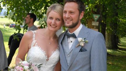 Bild: gbj
Christina Zwerenz und Matthias Freundl gaben sich in der Steinbergkirche das Ja-Wort.