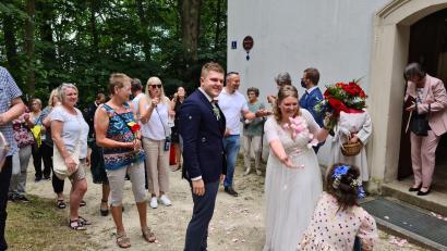 Bild: sne
Julia Pangerl und Stephan Weiß schlossen in der Kirche auf dem Annaberg den Bund fürs Leben.