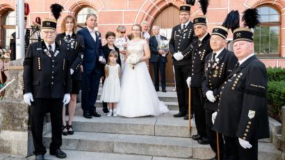 Bild: Dominik Lenz Photography
Die Bergknappen stehen Spalier für ihr Vorstandsmitglied Martin Kernl und seine Frau Sabine.