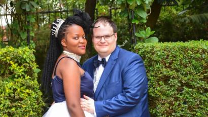 Bild: Brandmiller/exb
Stefan Brandmiller hat seine Frau Tendo Robinar Mukasa geheiratet.