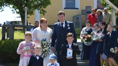Bild: bej
Maria und Alexander Scherr gaben sich in der Filialkirche Haag das Ja-Wort.