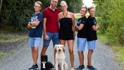 Bild: exb/Andrea Irlbacher
Einen runden Geburtstag feiert am Samstag Sonja Gerth aus Waldthurn. Ihren 40. verbringt sie unter anderem mit Ehemann Yves, Sohn Mika, den Zwillingen Maxim und Maurice sowie den Hunden Sammy und Dusty.