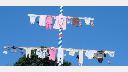 Bild: do
Ein zehn Meter hoher Hochzeitsbaum erinnert Maria und Michael an bestimmte Verpflichtungen.