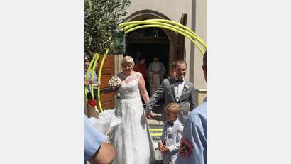 Bild: mde
Tina und Peter Wolf heirateten in der Kemnather Stadtpfarrkirche.
