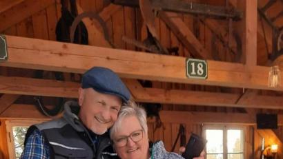 Bild: privat
An der Hochzeit hat Thomas Waiblinger seine Frau mit der gerahmten Kontaktanzeige überrascht, über die sich die beiden kennengelernt haben.