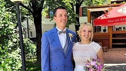 Bild: bk
Im Pinzgau, bereits in dritter Generation Urlaubsgebiet der Familie Rettinger, krönten Dominik und Anna-Lena Pritzl ihre Beziehung.