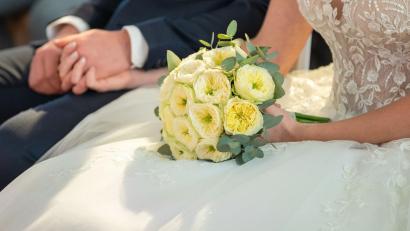 Symbolbild: Silas Stein/dpa/Illustration
Interessantes für alle, die eine Hochzeit planen, zeigt eine Ausstellung in Schmidmühlen.