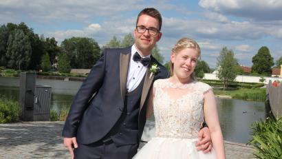 Bild: kro
Melanie und Robert Söllner feierten nach der kirchlichen Trauung im Fischhofpark in Tirschenreuth.