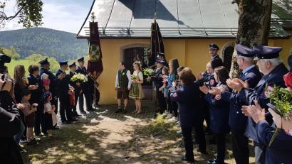 Bild: bgl
Mitglieder der Feuerwehr standen für das Ehepaar Spalier.