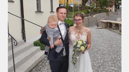 Bild: nis
In der Pfarrkirche in Tiefenbach trauten sich Denise Wittmann, geborene Frech, und Ralph Wittmann.