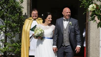 Bild: André Kasseckert/exb
Direkt nach der standesamtlichen Trauung in Mitterteich haben Pamela Doro und Robert Hoyer in der Kappl bei Münchenreuth kirchlich geheiratet. Die Messe zelebrierte Kaplan Daniel Schmid.
