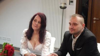 Bild: Plommer/exb
Ulrike Plommer und Sascha Plommer, geborener Schwarz, gaben sich im Rathaus Waldsassen das Jawort.